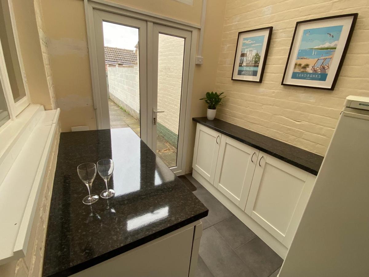 3 Double Bed House 10 Mins From Sandbanks Пул Екстериор снимка